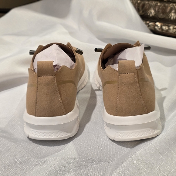 Project Cloud "Daisy" Hand-stitched Leather Sneakers.  Size 8.  NWOT. - Picture 5 of 8